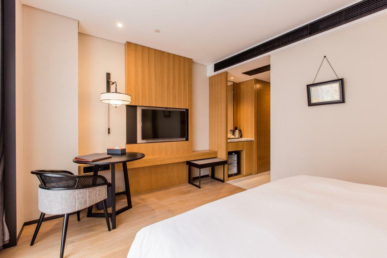Howard Johnson By Wyndham Life Zhuoyuan Ningbo Esterno foto