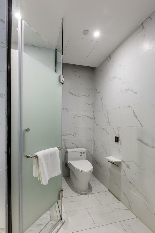 Howard Johnson By Wyndham Life Zhuoyuan Ningbo Esterno foto