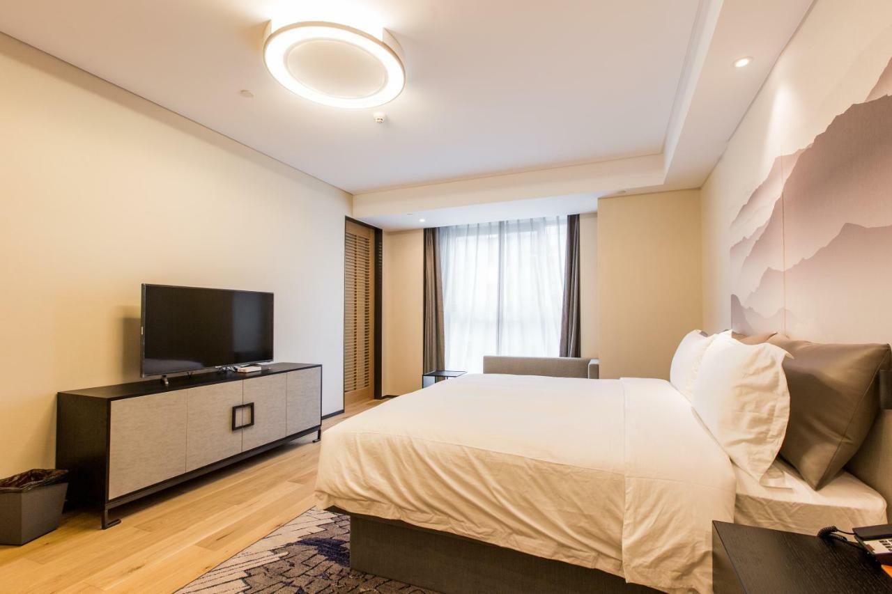 Howard Johnson By Wyndham Life Zhuoyuan Ningbo Esterno foto