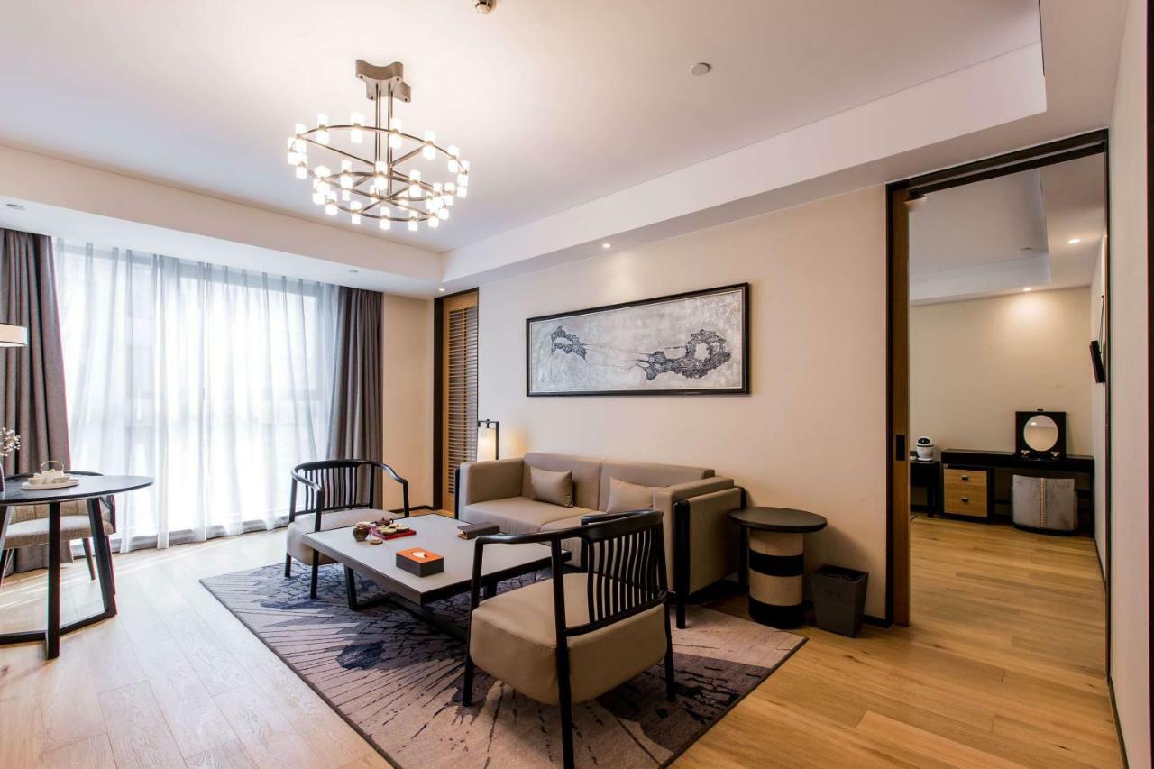 Howard Johnson By Wyndham Life Zhuoyuan Ningbo Esterno foto